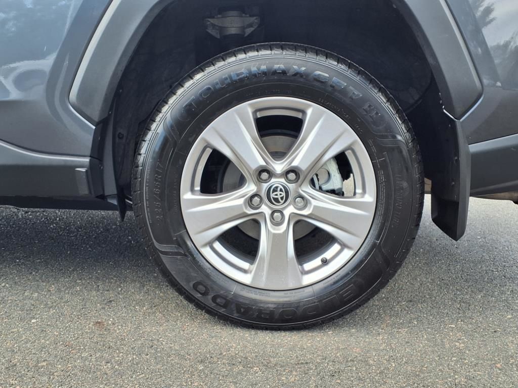 2022 Toyota RAV4 XLE photo 10