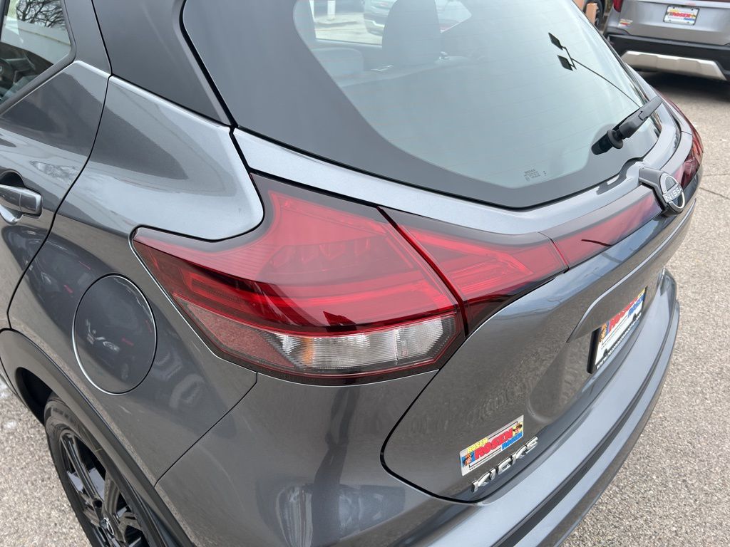 2024 Nissan Kicks SR photo