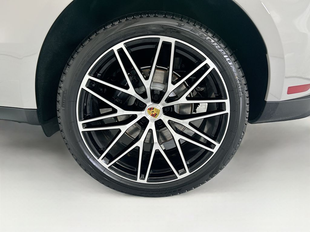 Thumbnail: 2026 Porsche Macan - 31