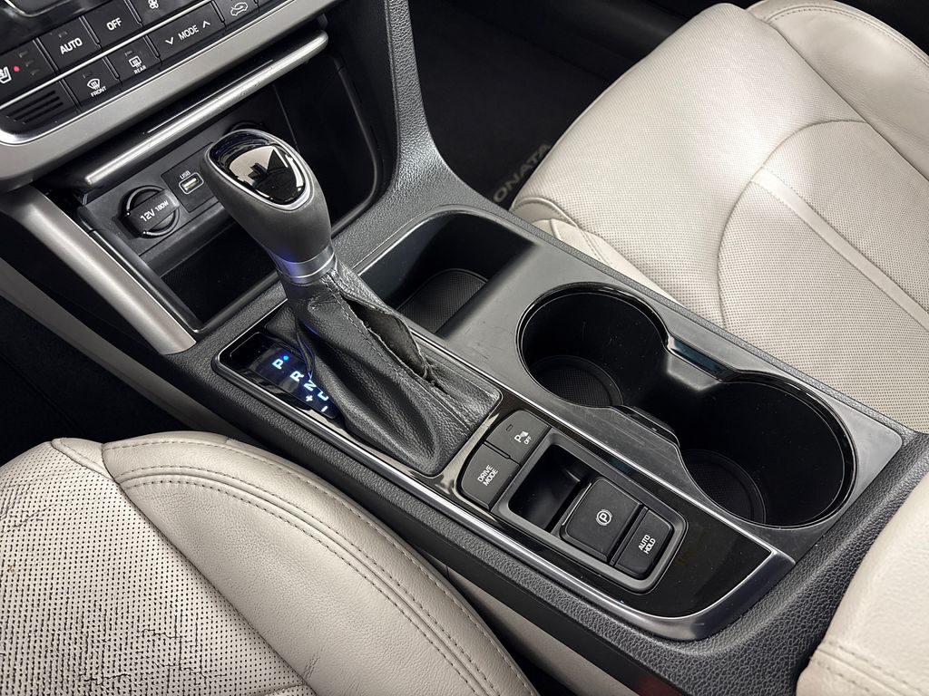 Used 2017 Gray Hyundai Limited image 29