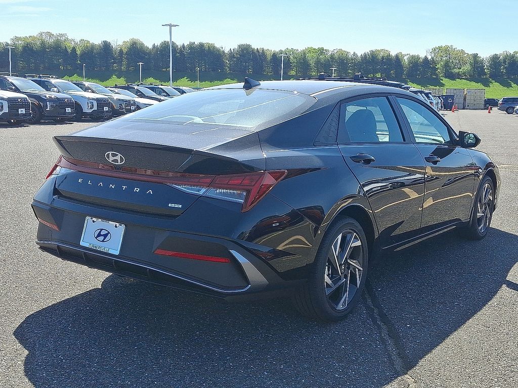 Thumbnail: 2026 Hyundai Elantra - 4