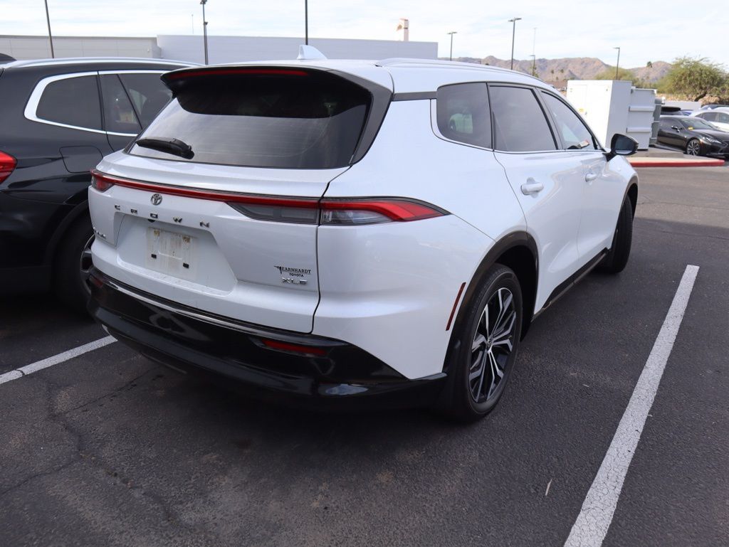 Thumbnail: 2025 Toyota Crown Signia - 4