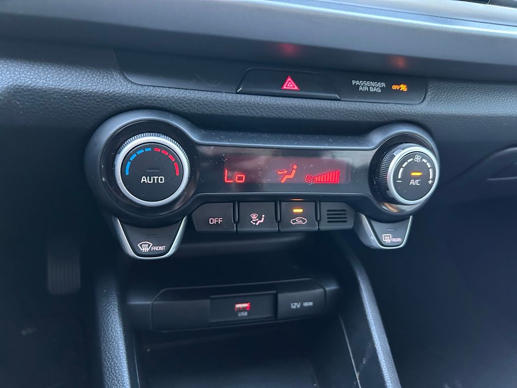Thumbnail: 2021 Kia Rio - 25