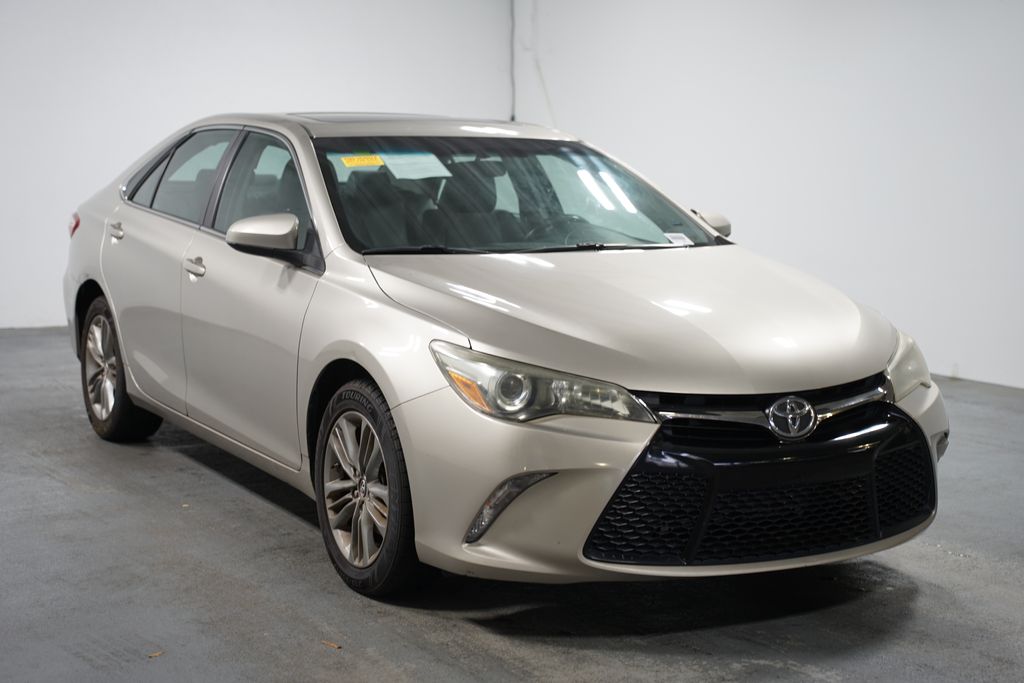 2016 Toyota Camry SE 3