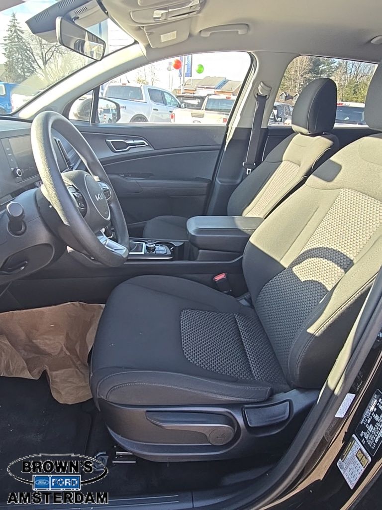 2024 Kia Sportage LX - 11