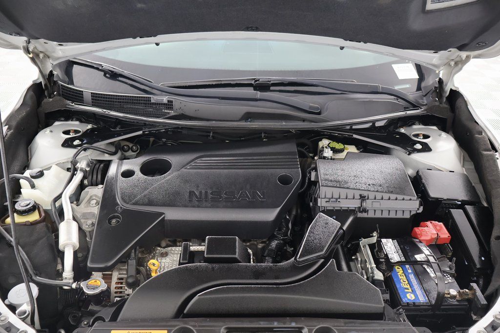 Thumbnail: 2015 Nissan Altima - 13
