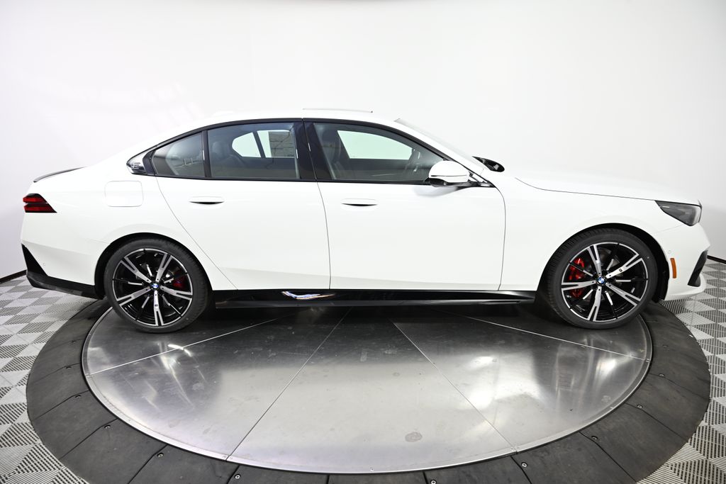 Thumbnail: 2026 BMW 5 Series - 6