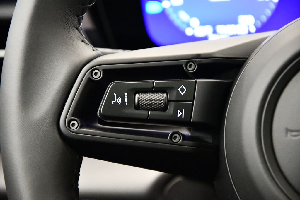 Thumbnail: 2025 Porsche Macan - 24