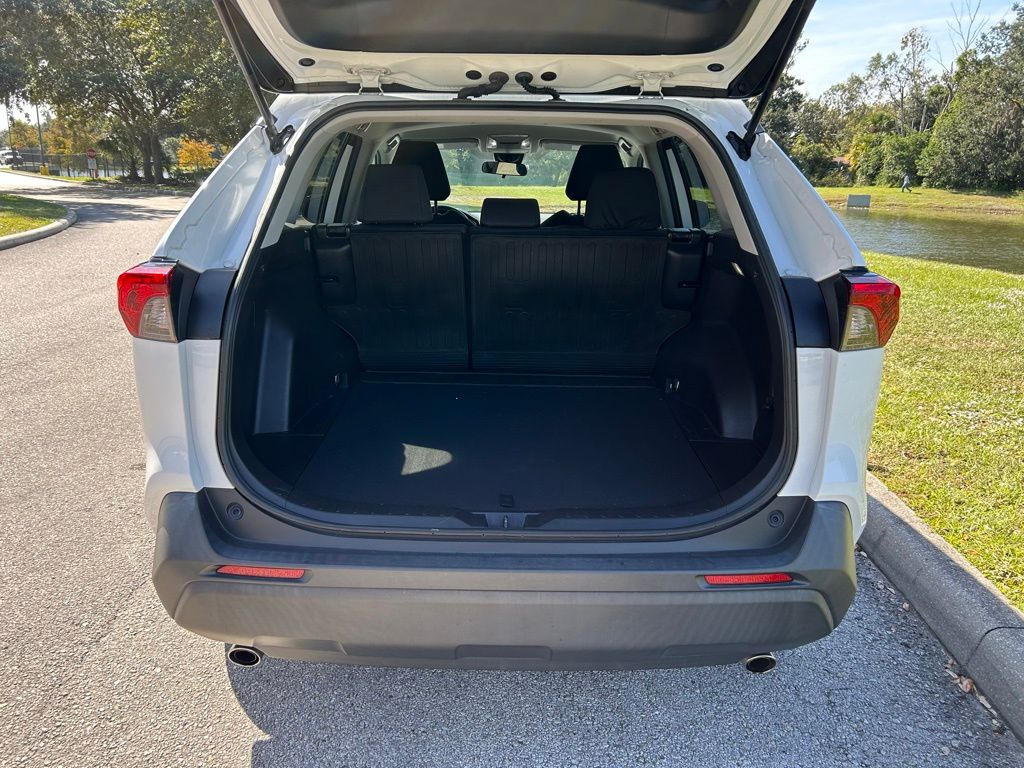 Thumbnail: 2022 Toyota RAV4 - 10