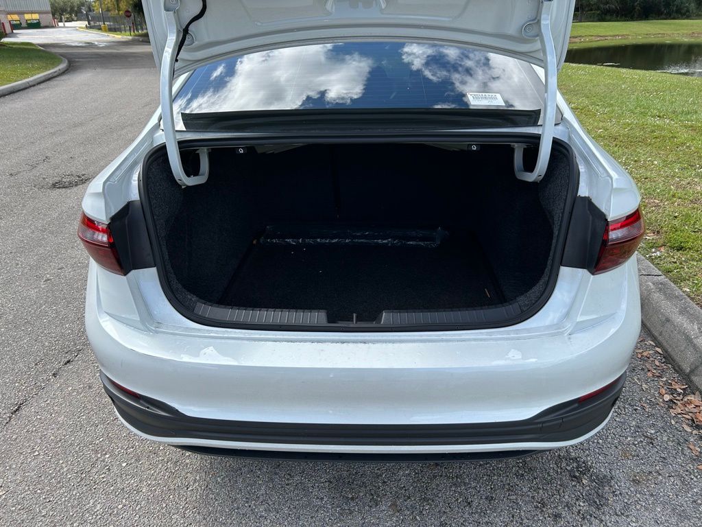 Thumbnail: 2023 Volkswagen Jetta - 10