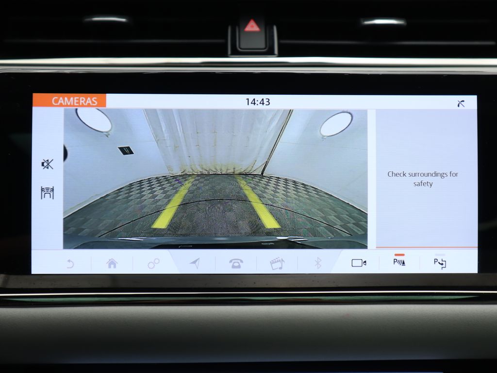 Thumbnail: 2020 Land Rover Range Rover Evoque - 15