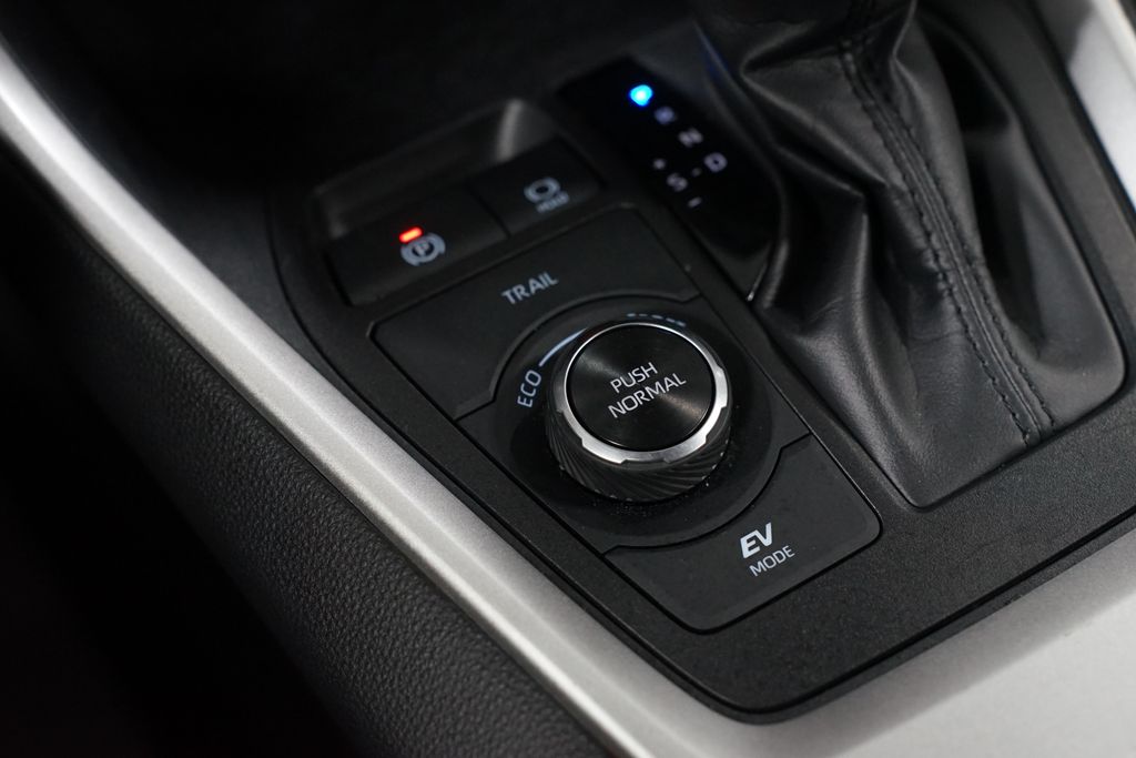 Thumbnail: 2025 Toyota RAV4 - 22