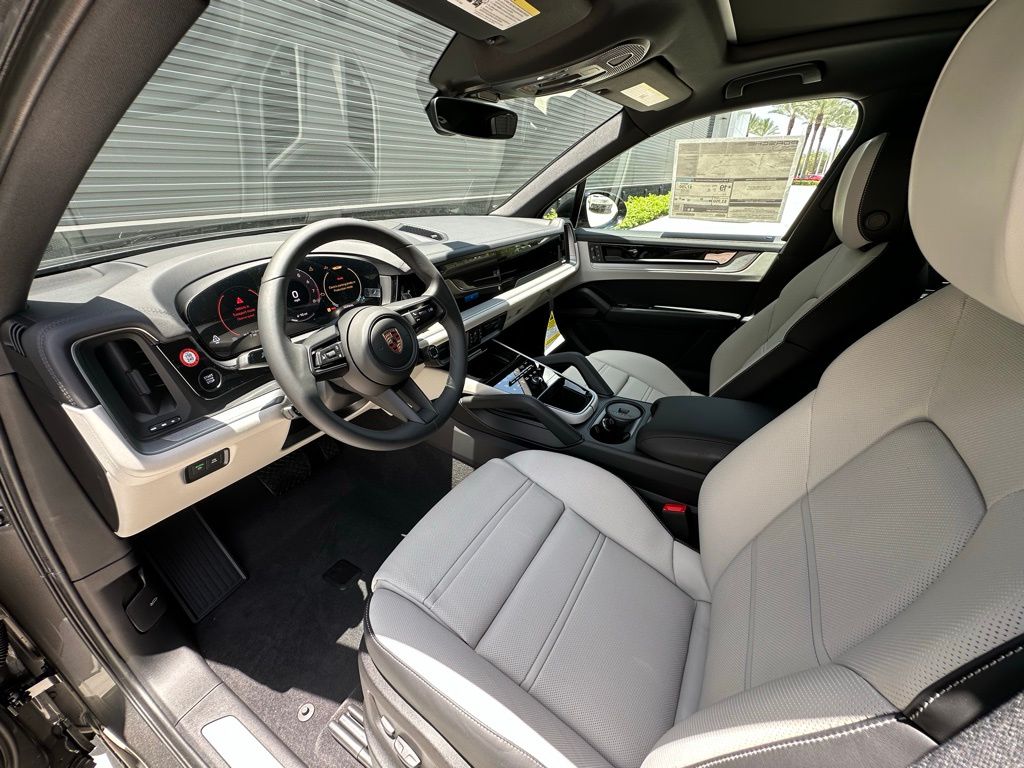 Thumbnail: 2025 Porsche Cayenne - 4
