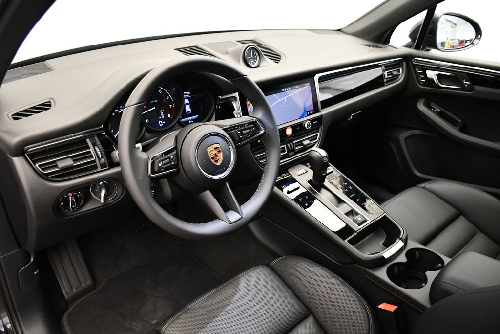 Thumbnail: 2026 Porsche Macan - 4