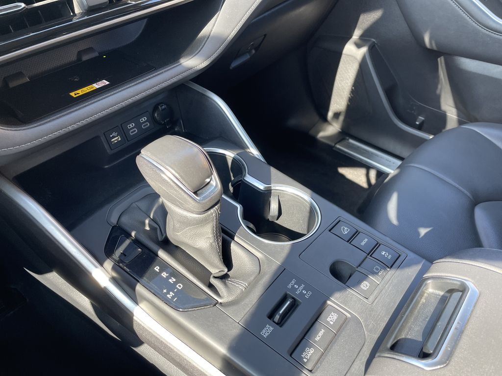 Used 2023 Toyota Highlander SUV