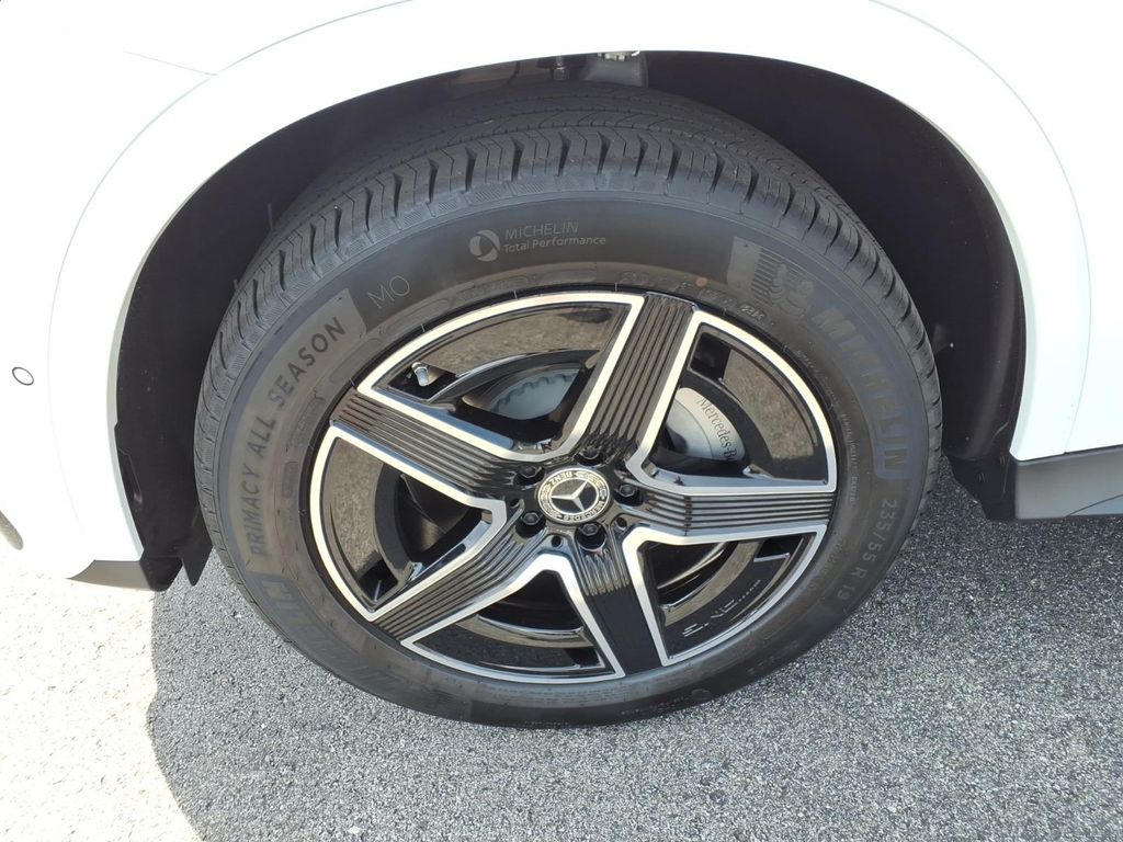 New 2027 Polar White Mercedes-Benz GLC 300 image 10