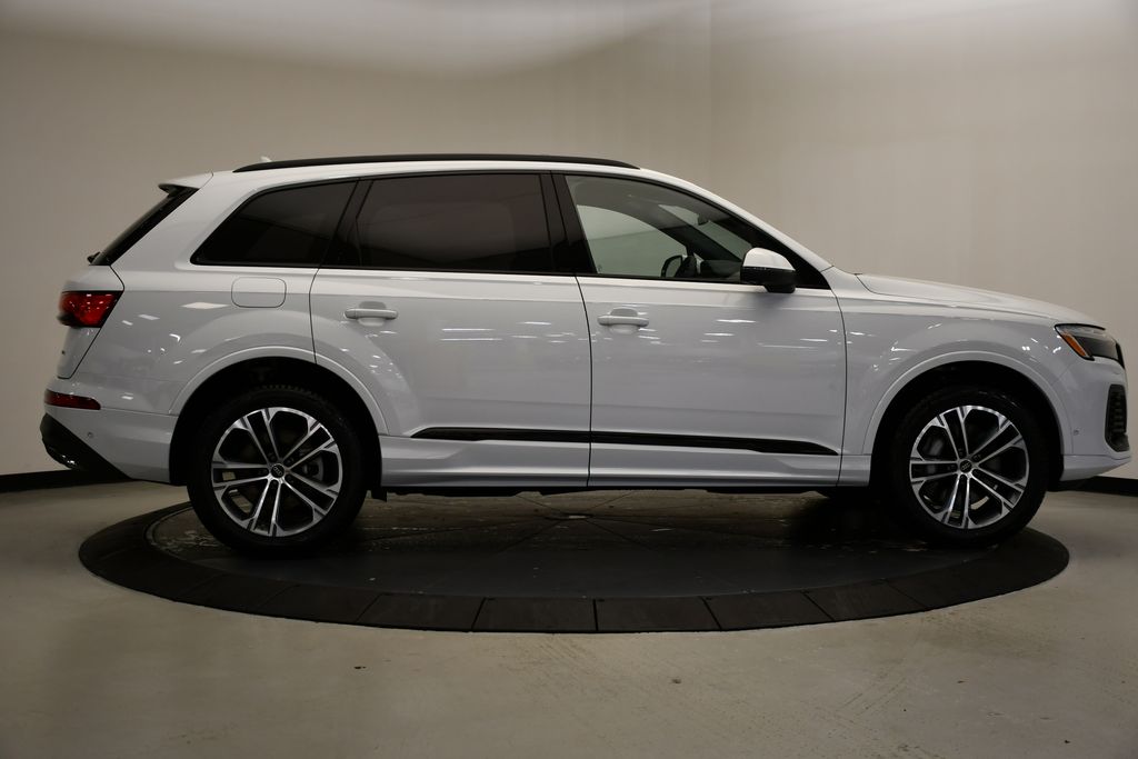 Thumbnail: 2026 Audi Q7 - 6