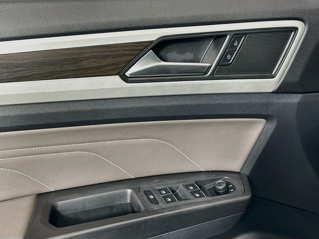 Thumbnail: 2022 Volkswagen Atlas - 17