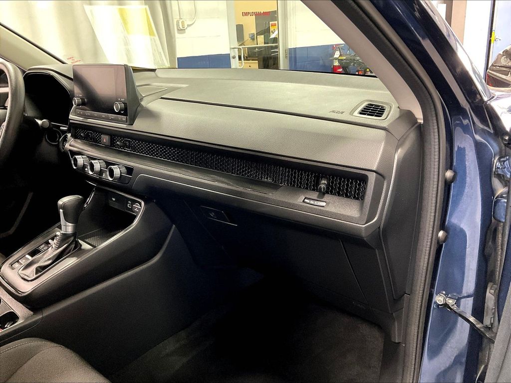 2025 Honda CR-V — photo 13