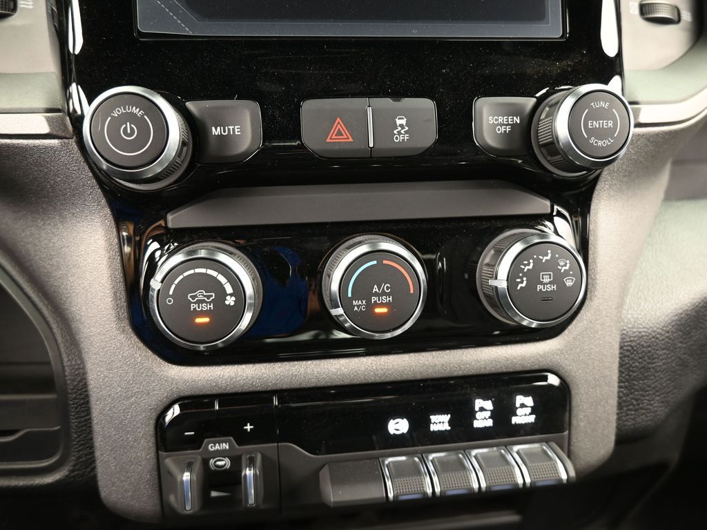 New 2026 Diamond Black Crystal Pearlcoat Ram Tradesman image 19