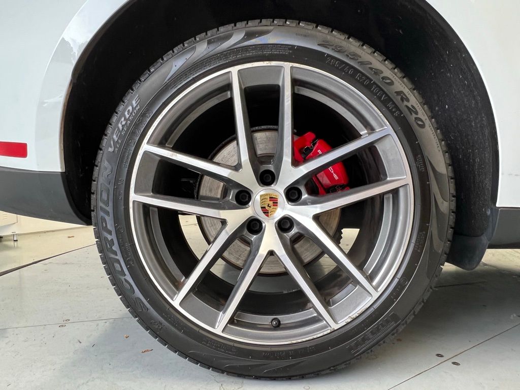 2022 Porsche Macan S 27