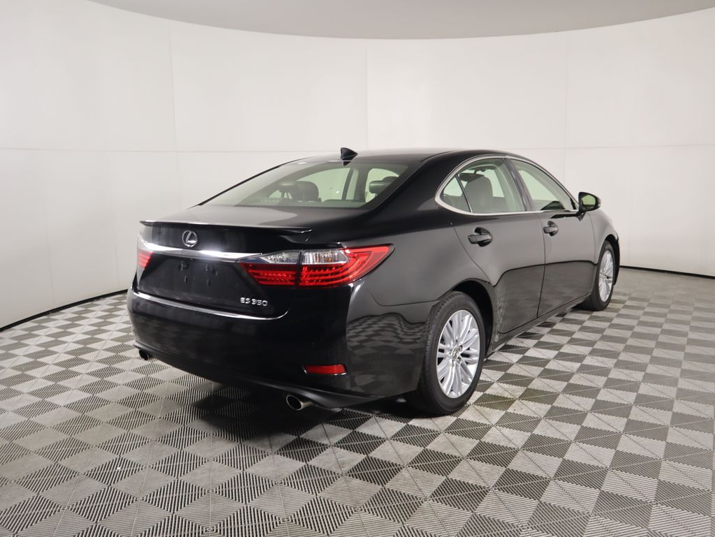 Thumbnail: 2015 Lexus ES - 5