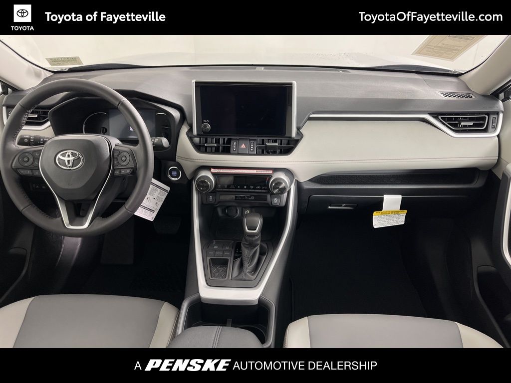 2025 Toyota RAV4 XLE Premium 18