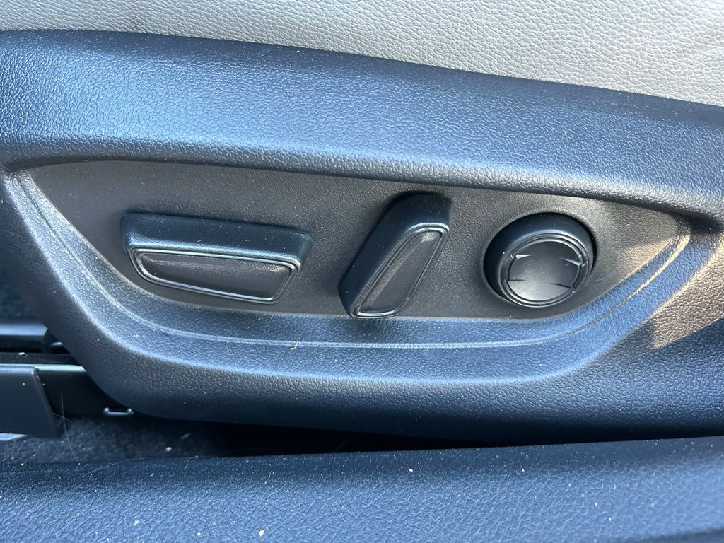 Thumbnail: 2025 Toyota Camry - 16