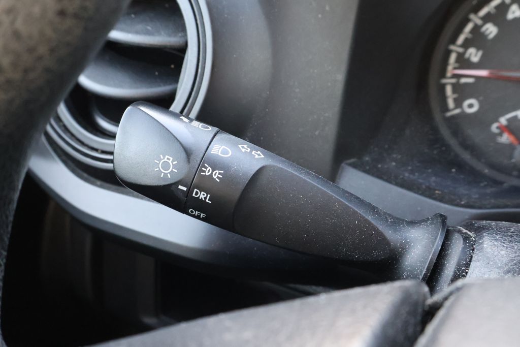 Thumbnail: 2016 Toyota Tacoma - 18