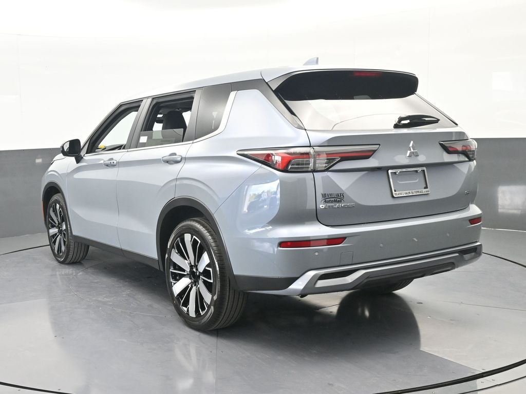 New 2026 Gray Mitsubishi SE image 4
