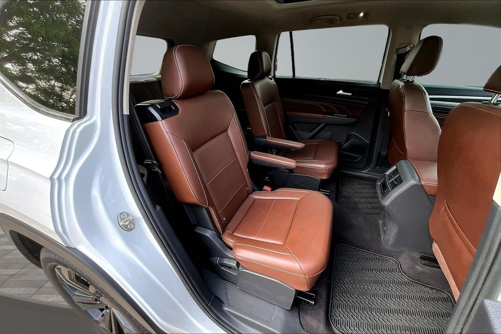 2021 Volkswagen Atlas 3.6L V6 SE w/Technology White at DeMontrond Auto Country