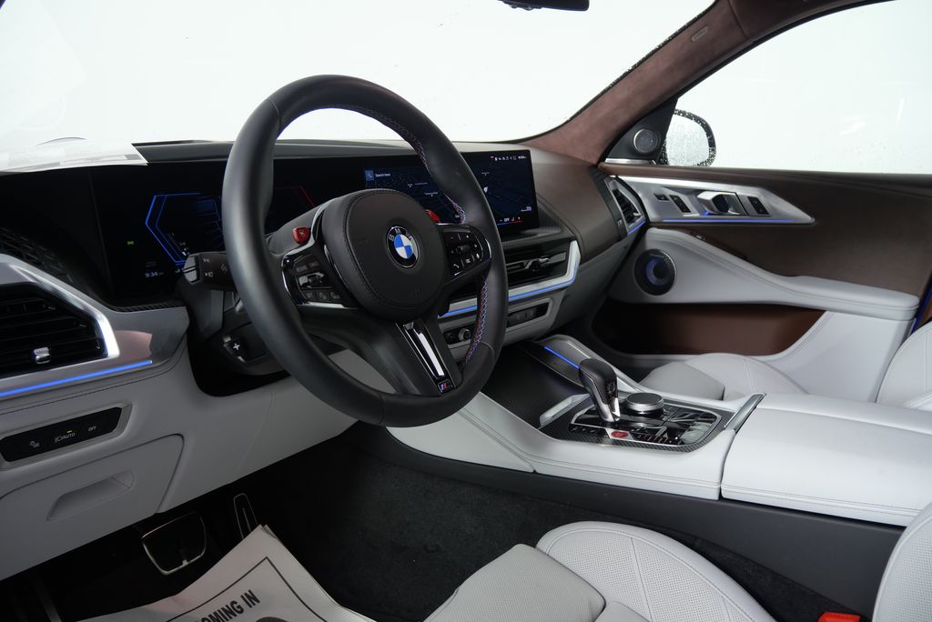 2025 BMW XM  16