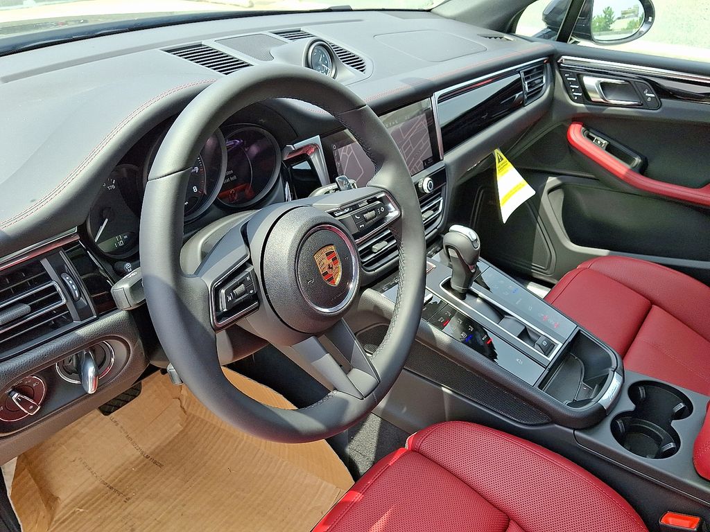 Thumbnail: 2025 Porsche Macan - 4