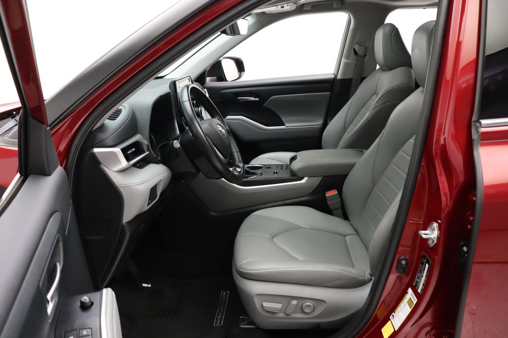 2021 Toyota Highlander XLE 14
