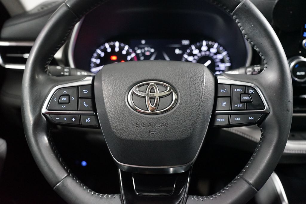 Thumbnail: 2020 Toyota Highlander - 12