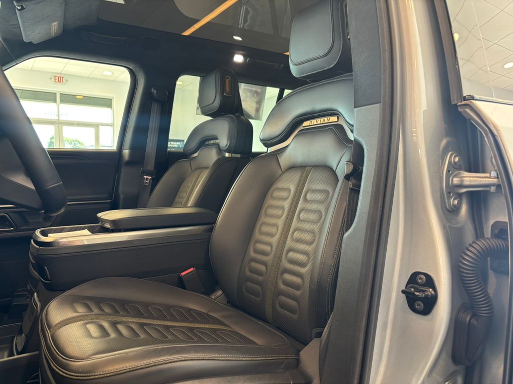 2024 Rivian R1S Adventure