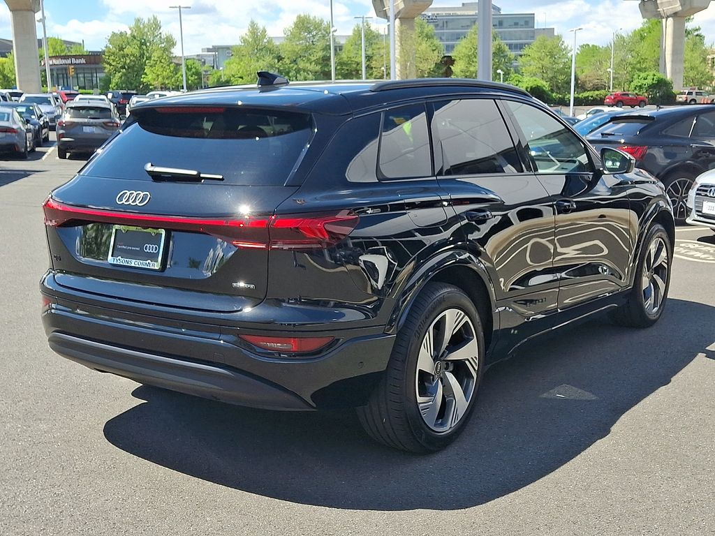 Thumbnail: 2025 Audi Q6 e-tron - 4
