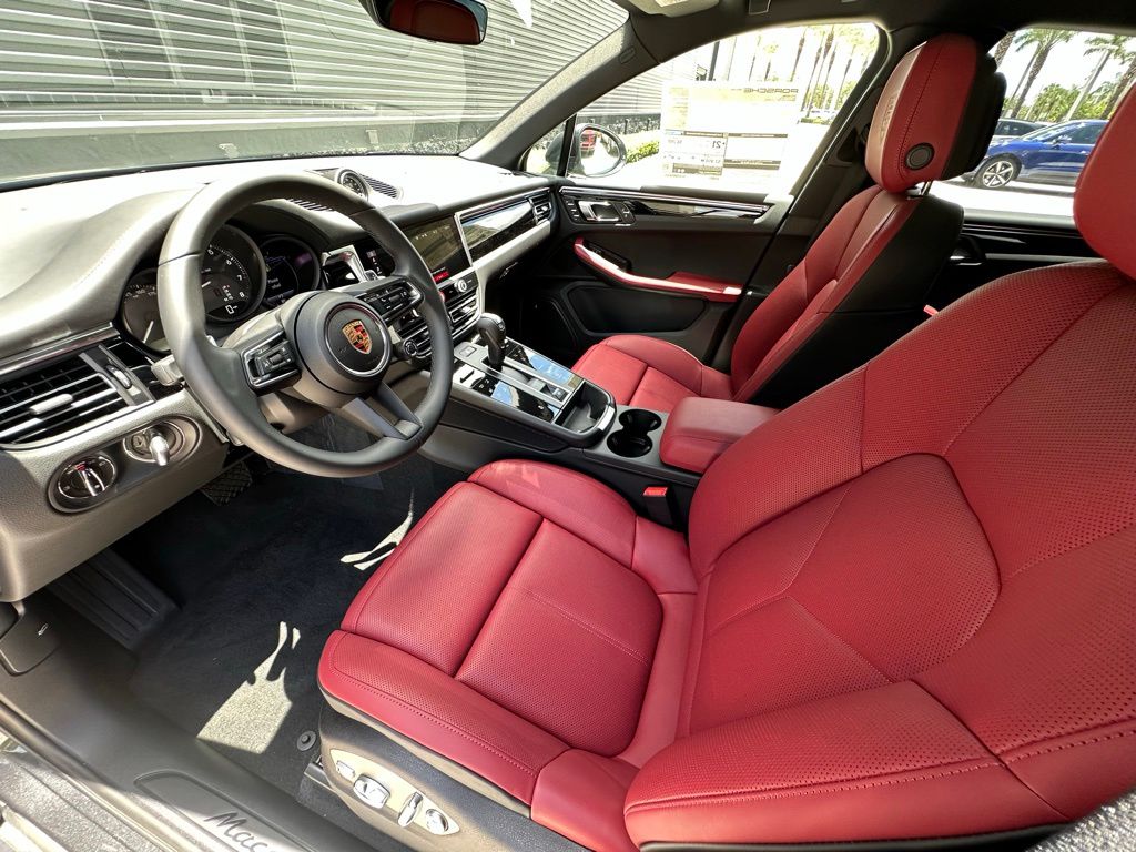 Thumbnail: 2026 Porsche Macan - 4