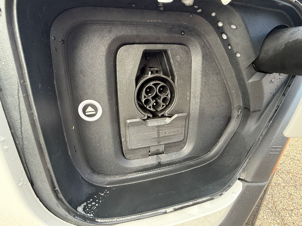 Rivian R1S