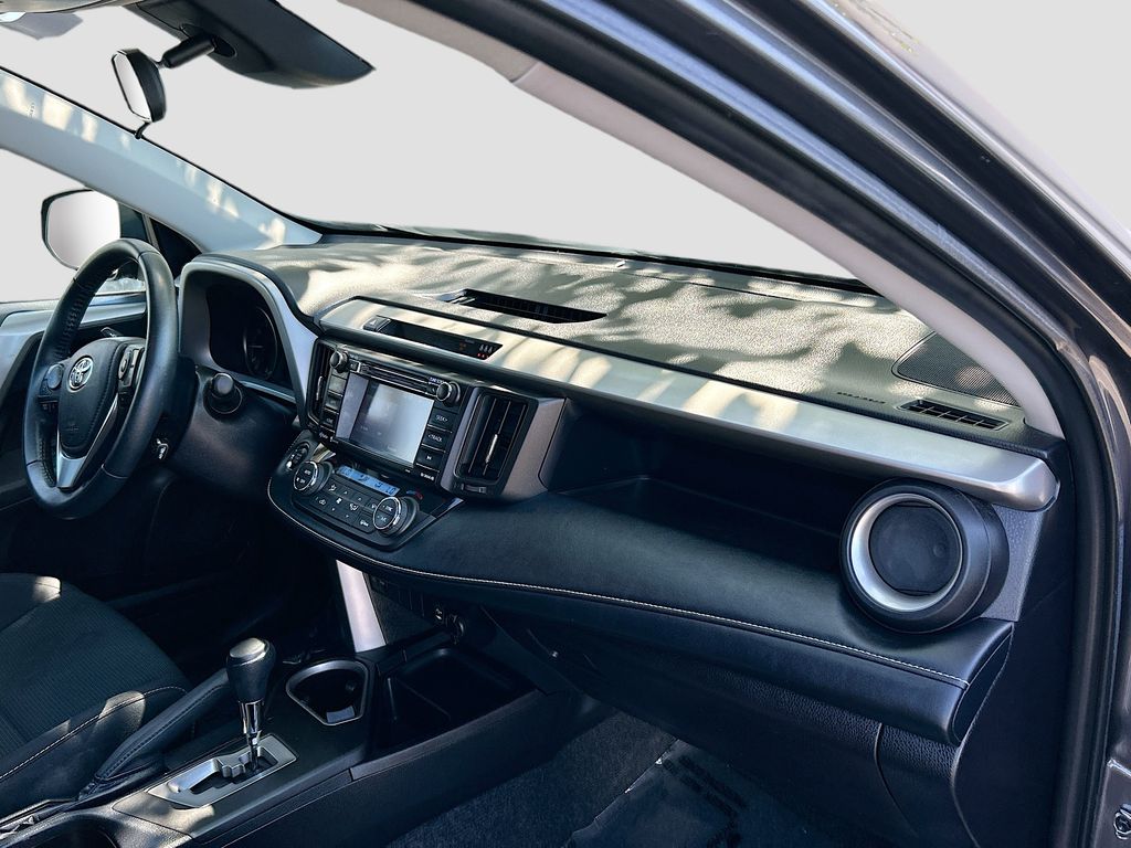 Thumbnail: 2017 Toyota RAV4 - 27