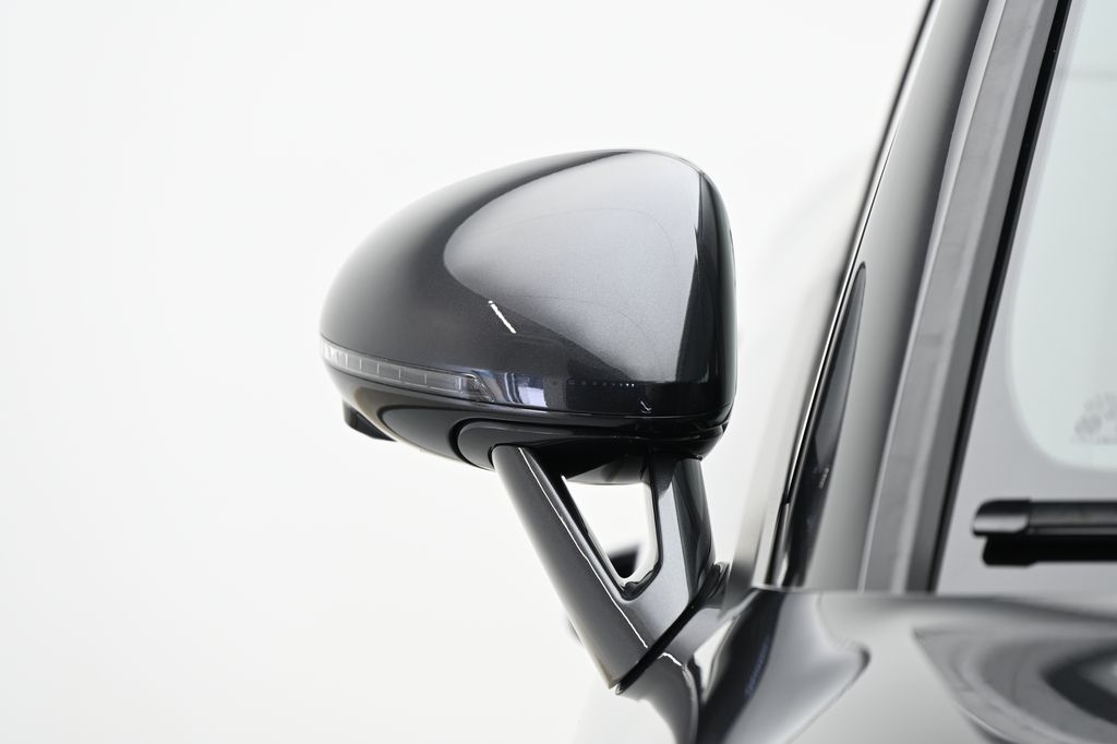 Thumbnail: 2024 Porsche Macan - 10
