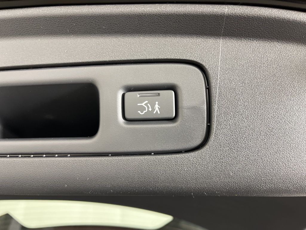 Thumbnail: 2025 Acura ADX - 22