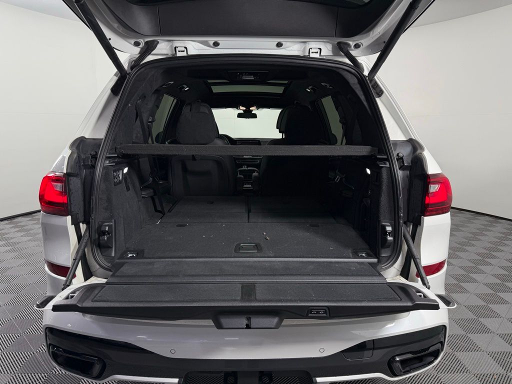 Thumbnail: 2022 BMW X7 - 26