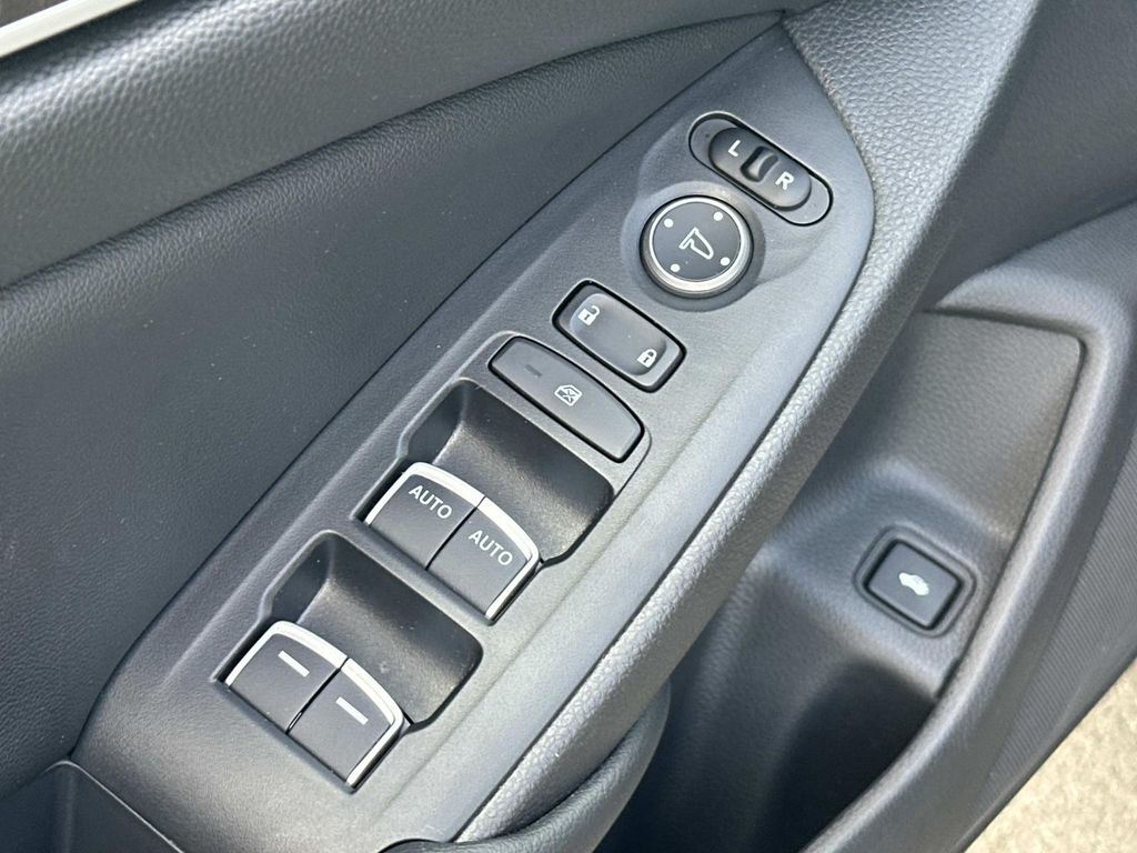 Thumbnail: 2022 Honda Accord - 32