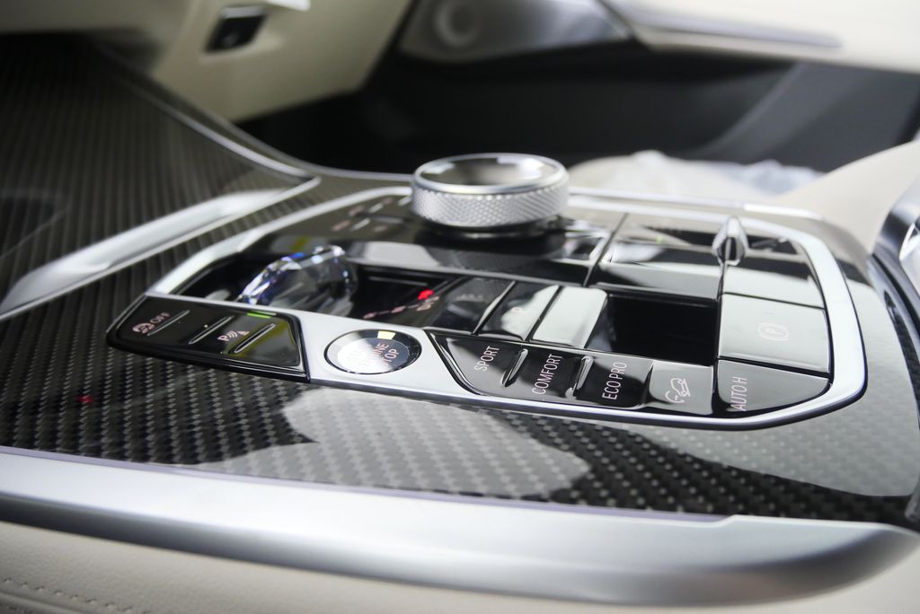 Thumbnail: 2026 BMW X7 - 29