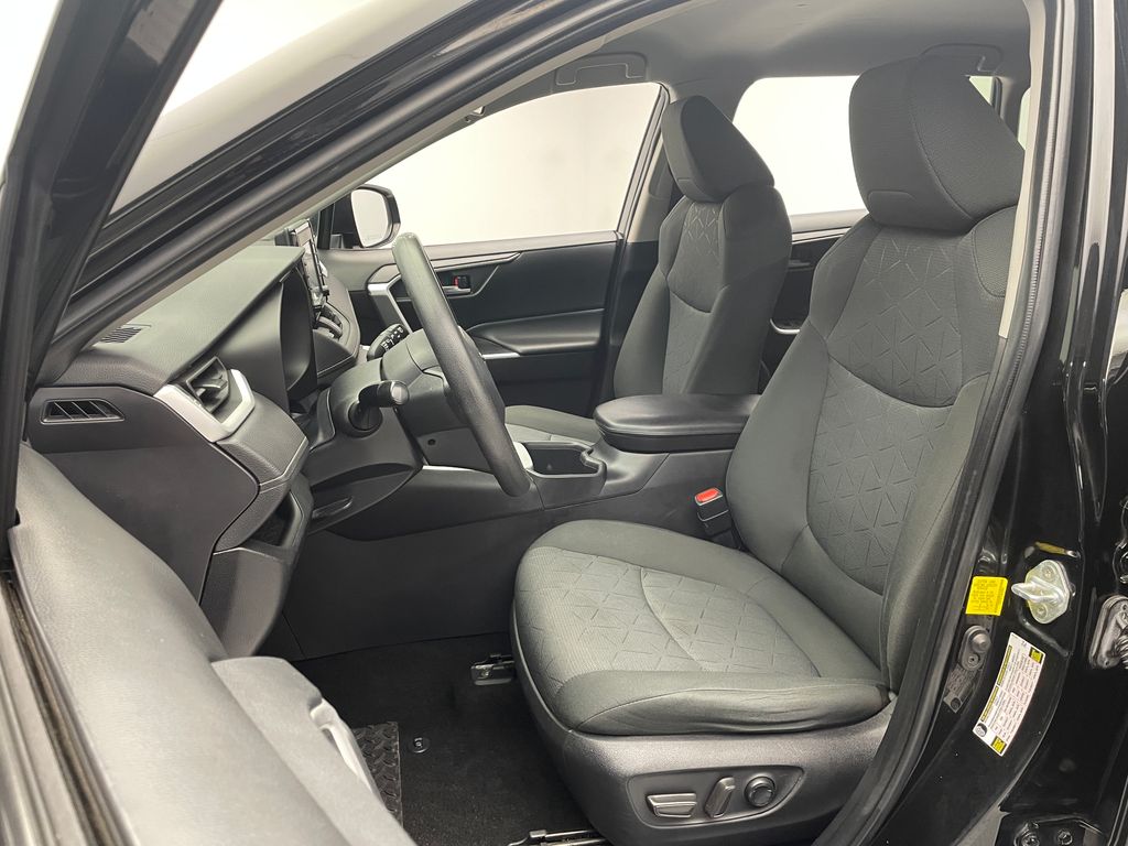 2022 Toyota RAV4 XLE 12
