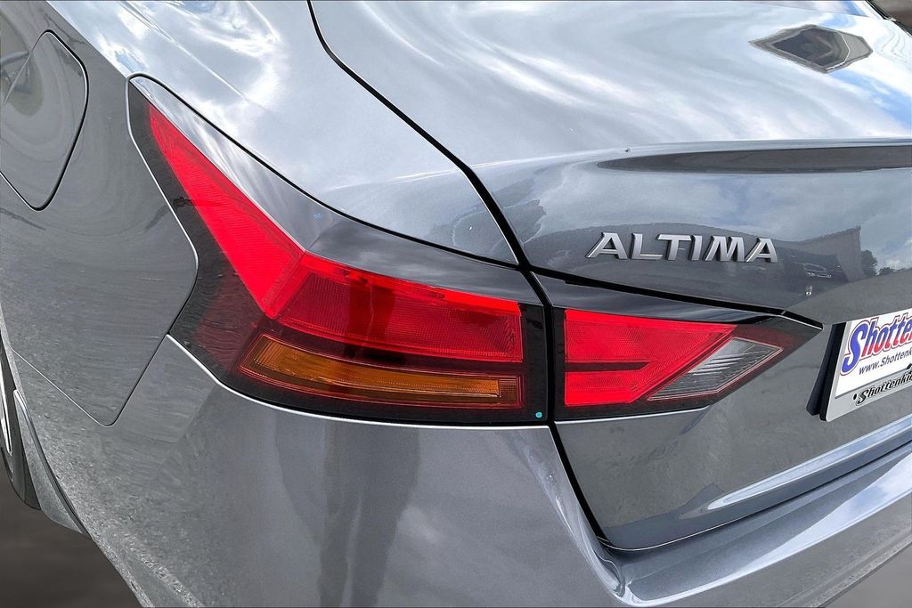 Used 2024 Nissan Altima Sedan