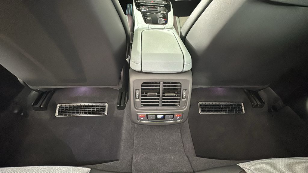 2025 Audi e-tron GT Premium Plus 26