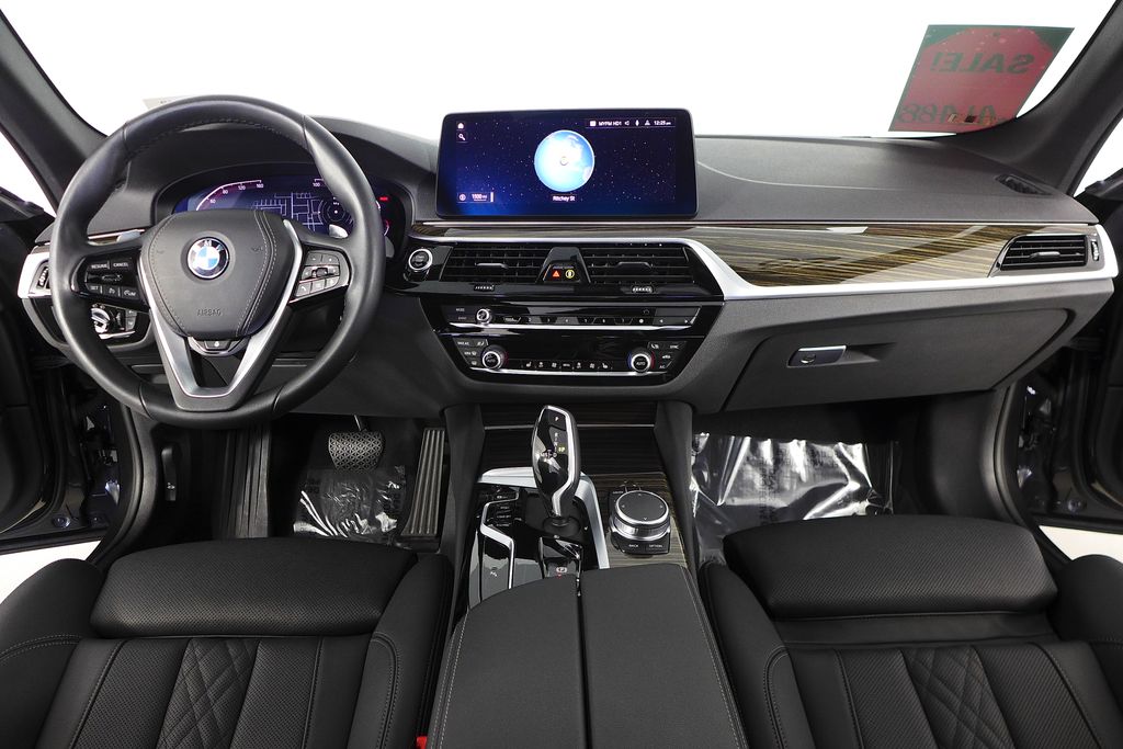 Thumbnail: 2023 BMW 5 Series - 24