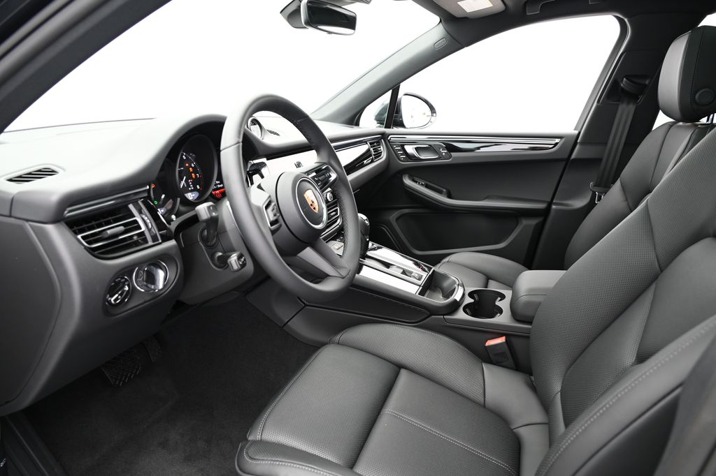 Thumbnail: 2024 Porsche Macan - 30